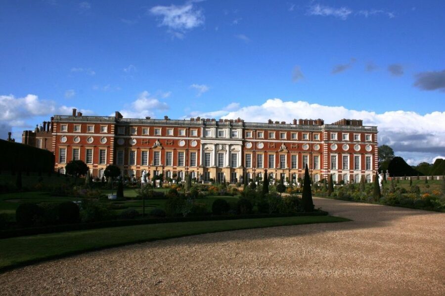 Hampton Court Palace Private tour With Fast Track Entry - Should you book this Hampton Court Palace private tour with fast-track entry?
