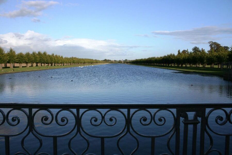 Hampton Court Palace Private tour With Fast Track Entry - Price and value: is $431 per person worth it?