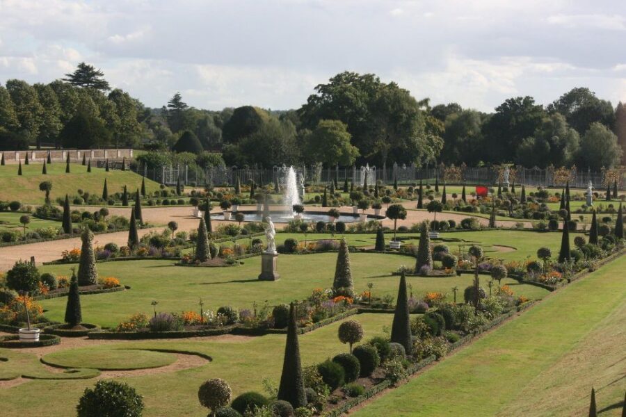 Hampton Court Palace Private tour With Fast Track Entry - Who this Hampton Court Palace private tour is best for