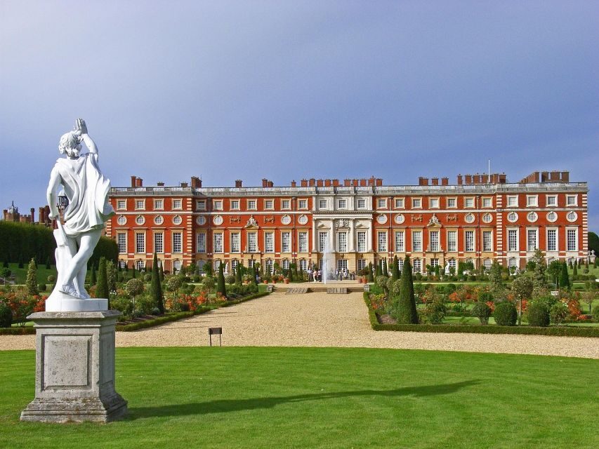 Hampton Court Palace Private tour With Fast Track Entry - Touring Henry VIII’s court: Great Hall, Tudor kitchens, and the royal drama