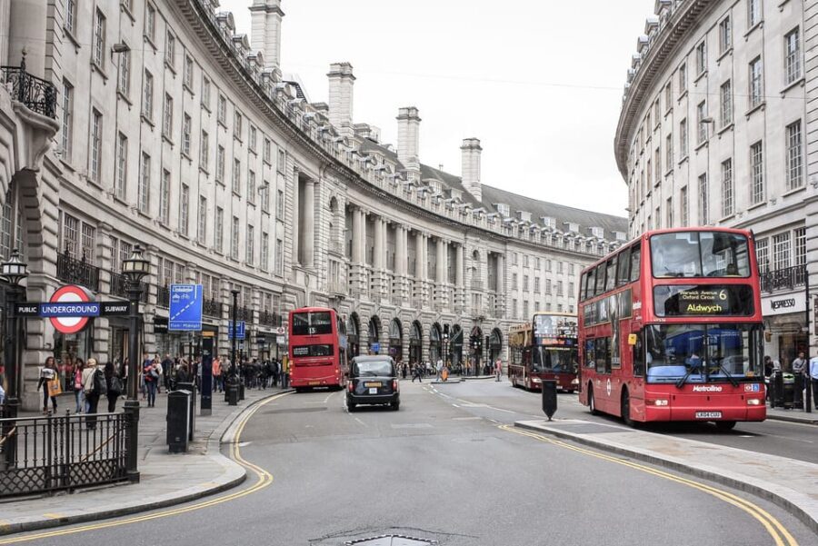 Harry Potter Private Tour of London in Spanish - Piccadilly Circus to Big Ben: Movie Spots You Can Actually Stand In