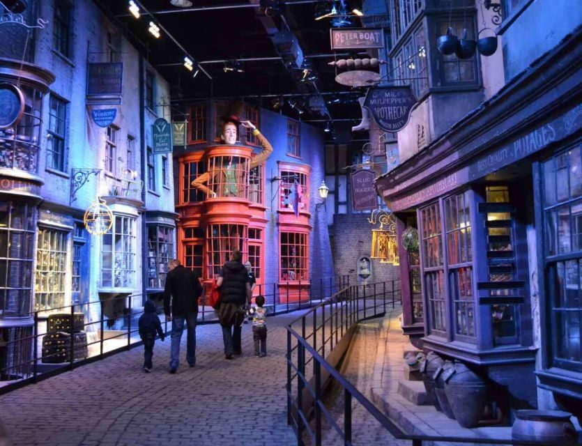Harry Potter: Warner Bros. Studio Tour from King's Cross - Inside the sets: why the props and costumes feel real