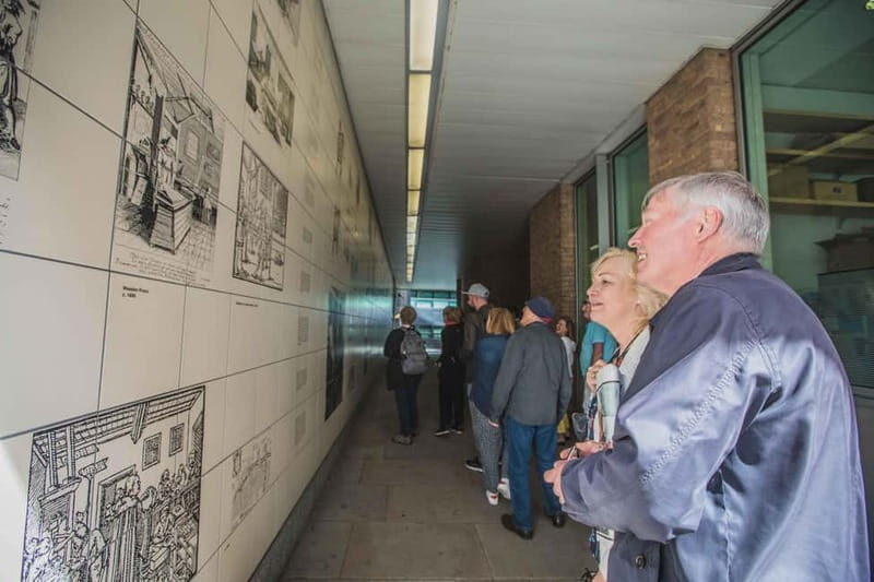 Hidden London Walking Tour - Starting at Temple Underground: the calm lead-in