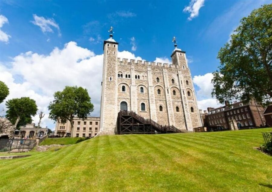 Hop on Hop off London Bus Tour & Tower of London - What to watch for on the ground (so your day stays on track)