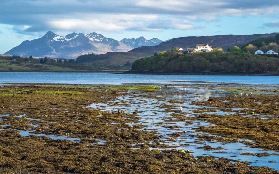 Inverness: Isle of Skye, Fairy Pools, & Castles Day Trip - What to pack (so weather and uneven ground don’t ruin your photos)