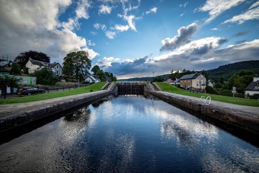 Inverness: Loch Ness Experience 1-Day Tour - Urquhart Castle ruins: your hour on the cliffs