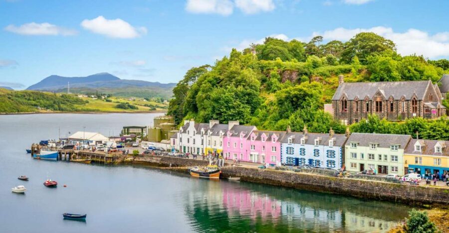 Inverness: Loch Ness, Skye, & Eilean Donan Castle Tour - Kilt Rock: cliffs for your next photo chapter