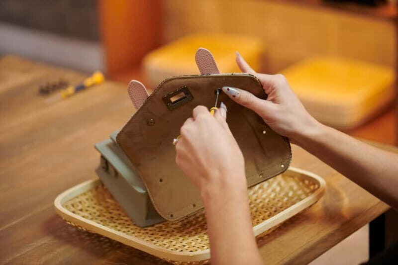 Islander® Harris Tweed® Mini Satchel Canongate Workshop - Practical Setup in the Canongate Workshop: Time, Stairs, and Arrival