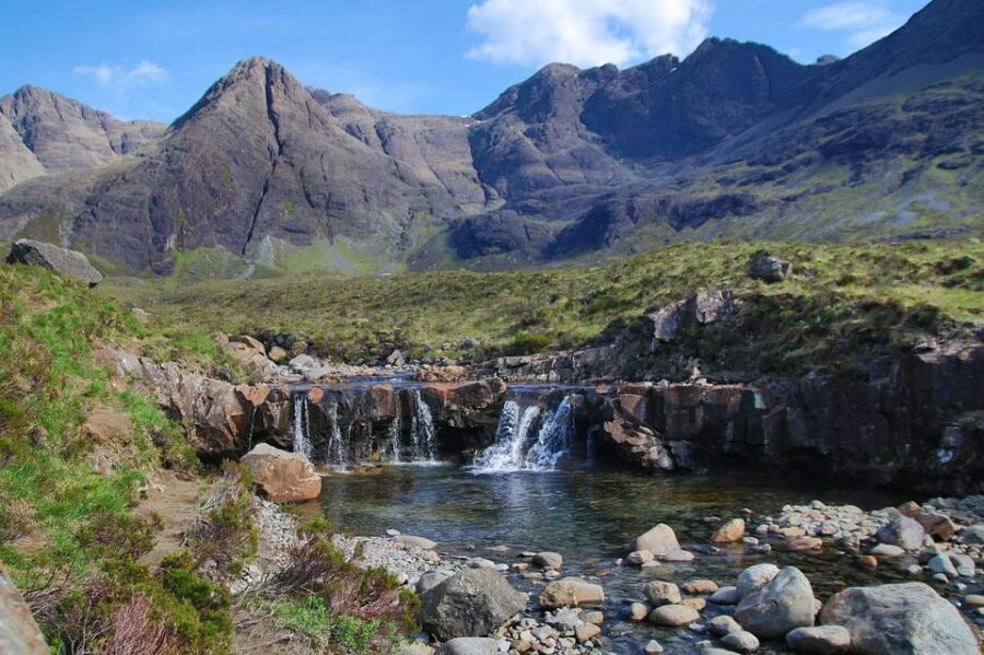 Isle of Skye: Online Road Trip Travel Guide - Portree and Broadford: Choosing a Smart Base for Your Driving Days