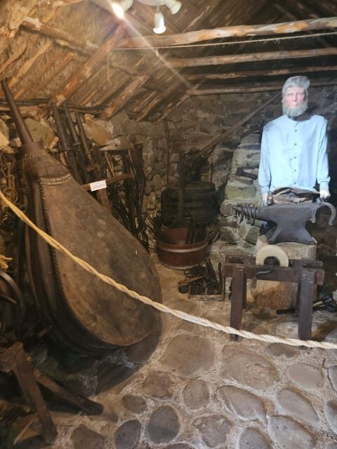 Isle of Skye: Tour the highlights and hidden beauties. - The wee dram and the pipe tune: when your day slows for whisky and folklore