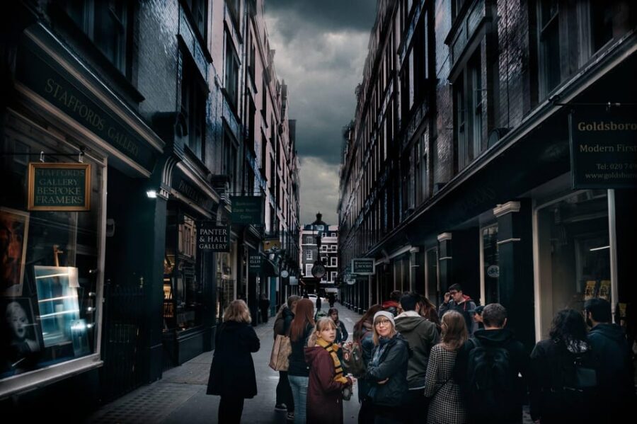 Italian Language : Original Harry Potter Walking Tour - Borough Market and Southwark Cathedral: the South Bank wizard mood