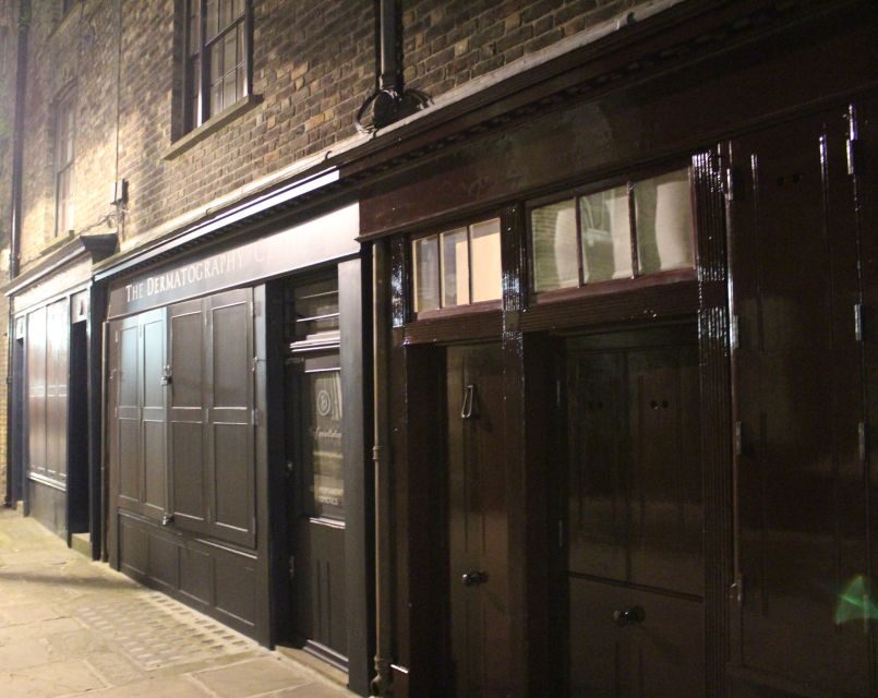 Jack The Ripper Tour in London's East End - The Unsolved Mystery: Rumors, Theories, and Why People Still Argue