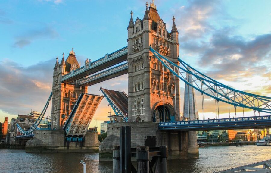 Layover London Private Tour from Heathrow Airport - Meeting Your Chauffeur at Heathrow (T2/3 vs T4/5)