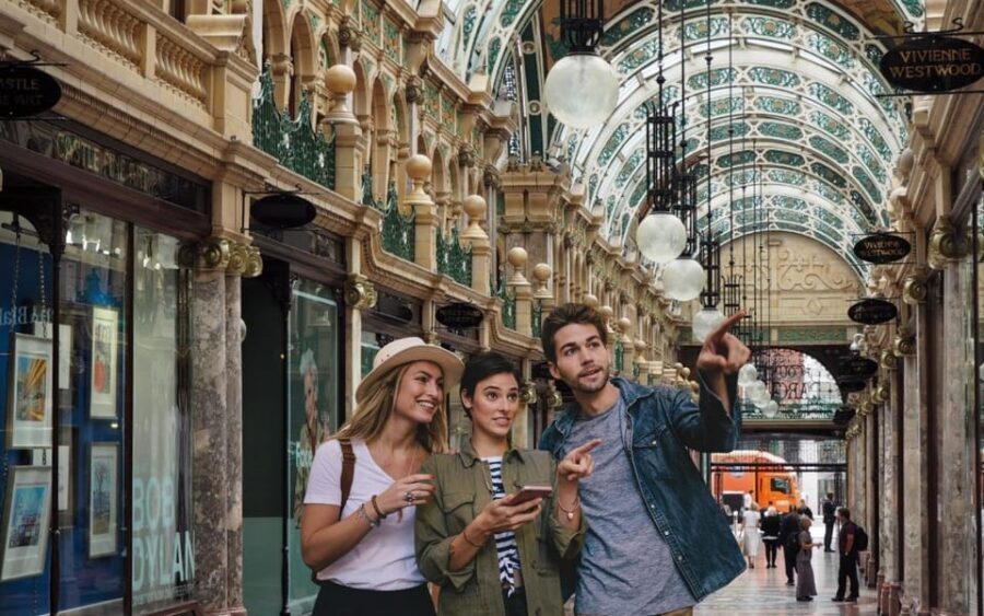 Leeds: City Walking Tour & Exploration Game - Owl spotting, street art, and shopping arcades on foot
