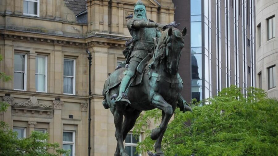 Leeds: City Walking Tour & Exploration Game - Who this Leeds City Quest is best for