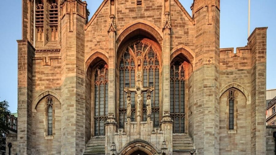 Leeds: City Walking Tour & Exploration Game - Should you book the Leeds City Quest?
