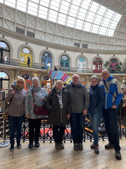 Leeds: Daily Guided City Center Walking Tour (10:30am) - Starting at Leeds Art Gallery: easy meet-up, great walking base