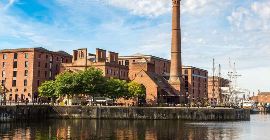 Liverpool: A Walk Through Time: Full History Walking Tour - Time on your feet: what the 2 hours feels like