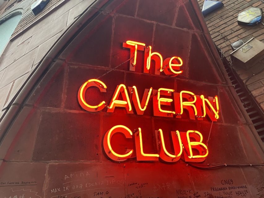 Liverpool: Beatles Highlights Walking Tour - Starting in central Liverpool and getting your bearings fast