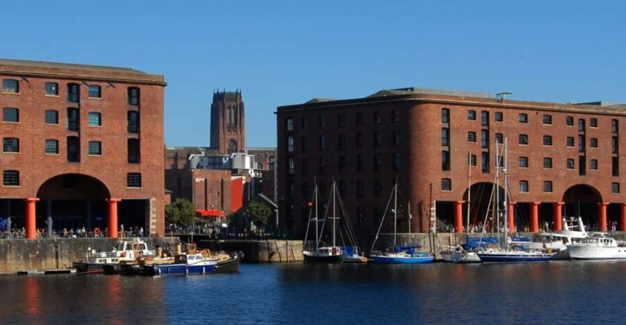 Liverpool: Best of Liverpool Sightseeing Private Taxi Tour - Why a private black-taxi tour makes Liverpool easier