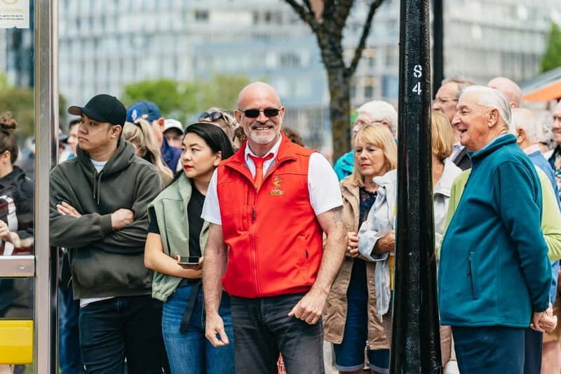 Liverpool: City & Beatles Tour with Live Guide & Live Music - Live guide and live music: why the best part is the people