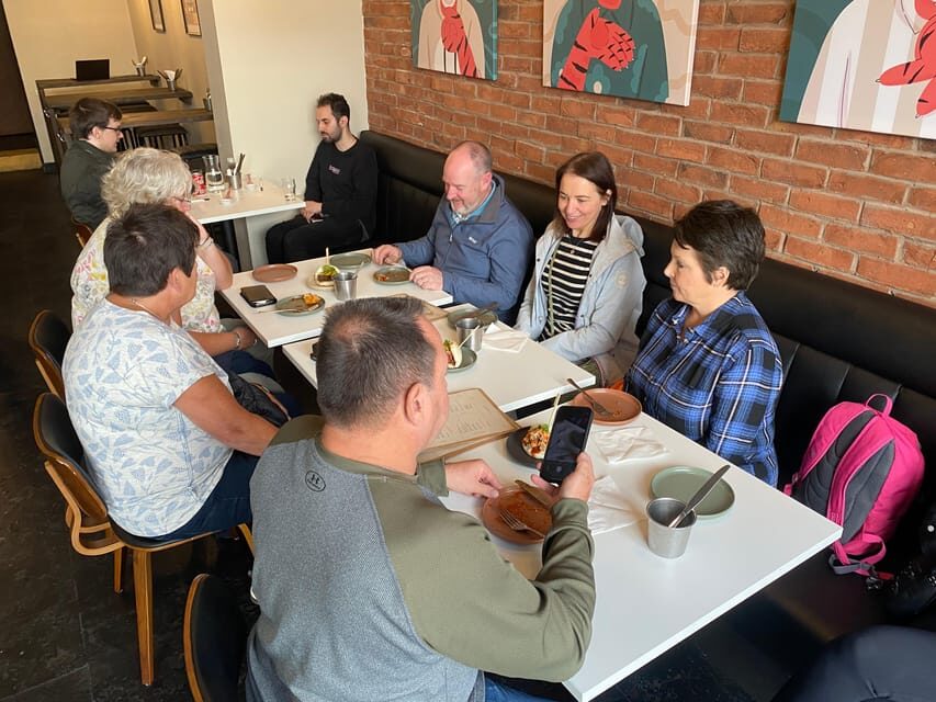 Liverpool: Guided Food and Drink Tour with Full Lunch - The pace: a 3-hour plan built around about 2 km of walking