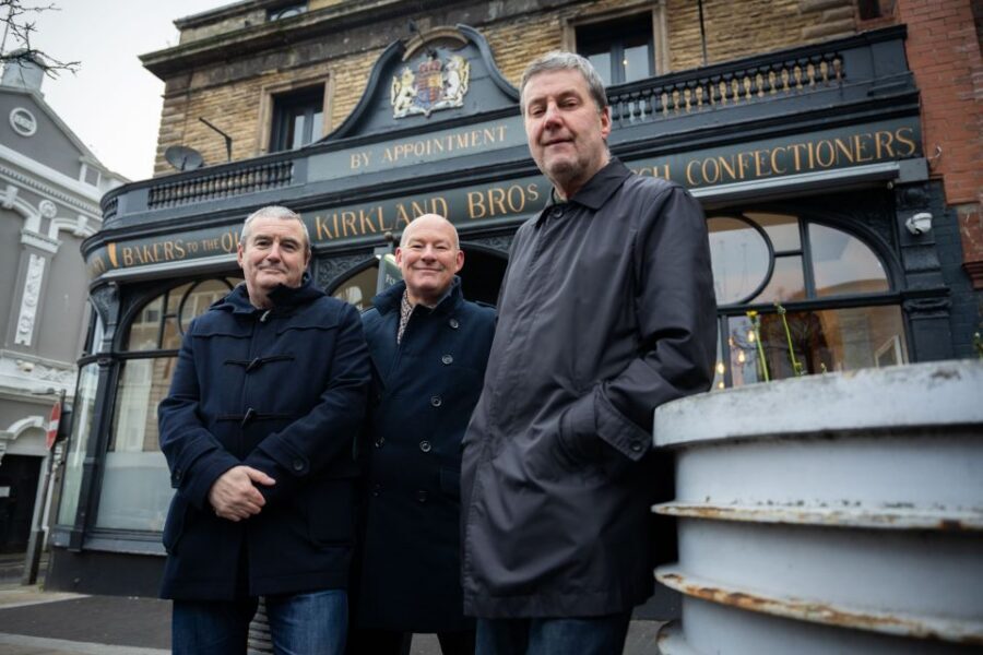 Liverpool: Music Icons Tour with 90s band 'The Farm' - Why this tour works: Keith Mullin or Pete Hooton at street level