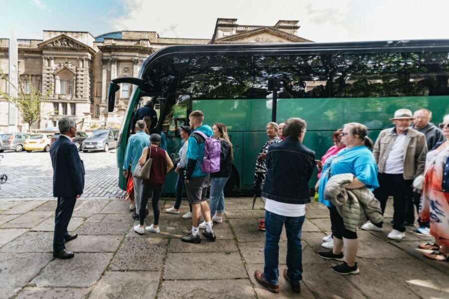 Liverpool: Official Peaky Blinders Coach Tour of Merseyside - Meeting at St George’s Hall: the easiest start in central Liverpool