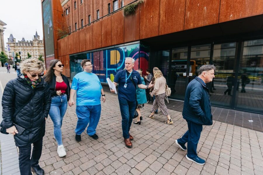 Liverpool: The Beatles and Cavern Quarter Walking Tour - Starting at Queen Victoria Monument: where the walk clicks