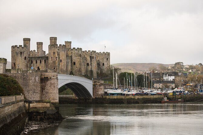 Llanberis, Conwy and Caernarfon Castle: A Self-Guided Driving Tour of Snowdonia - How VoiceMap offline audio turns a car drive into a guided experience