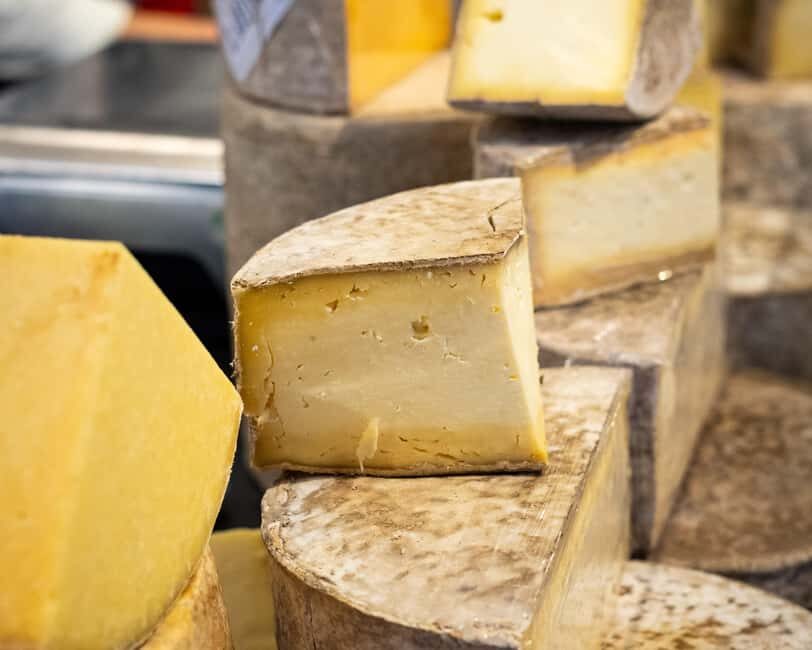 Local Foodie Adventure in London: 10+dishes, drinks and more - Who should book this Soho foodie walk, and who might not