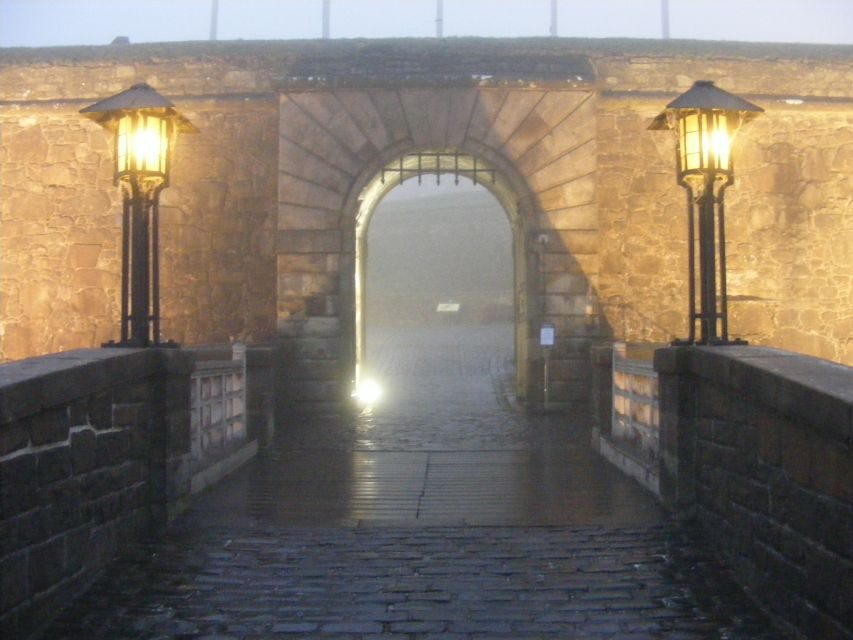 Loch Lomond, Highlands & Stirling Castle Tour from Edinburgh - Aberfoyle break: coffee, shopping, and a reset between big sights