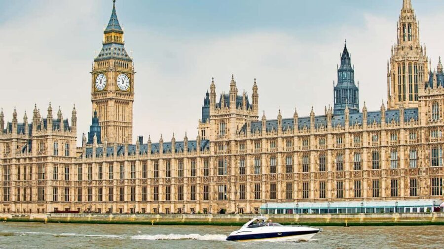 London: 2 hour private luxury Thames boat cruise / hire - Private pier in Chelsea: Imperial Wharf Marina as your front door