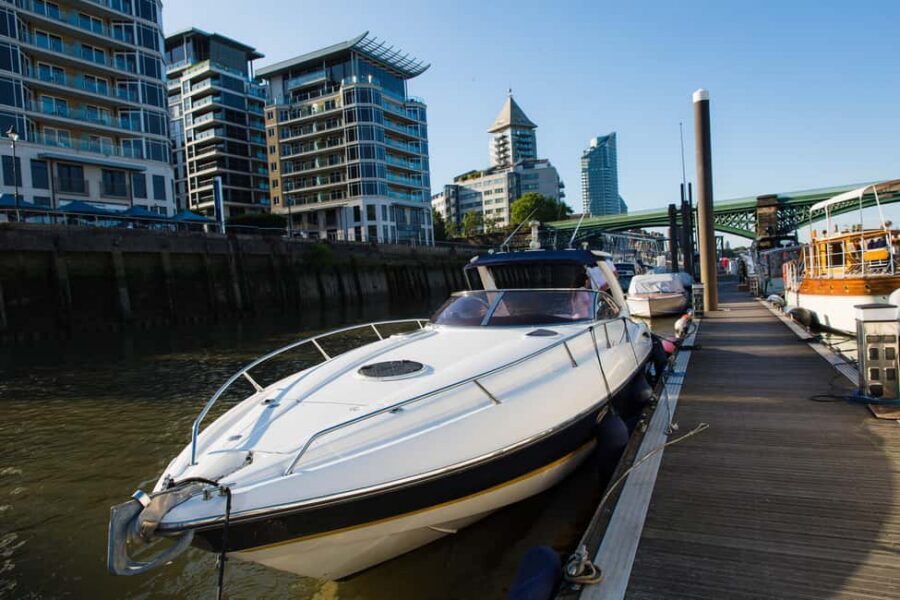 London: 2 hour private luxury Thames boat cruise / hire - What the crew actually does for you (and why it feels different)