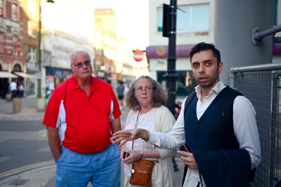 London: 3-Hour Secret Indian Food Tour - Finding the orange-umbrella guide at Whitechapel Art Gallery