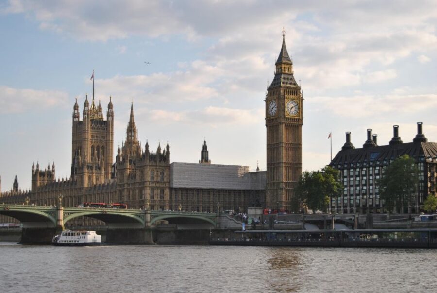 London: 3-Hours Private Walking Tour - Starting at Westminster Tube Exit 1 (and keeping the walk painless)
