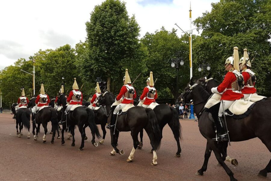 London: 30 London Sights Guided Walking Tour - Buckingham Palace and the Changing of the Guard: what you can count on