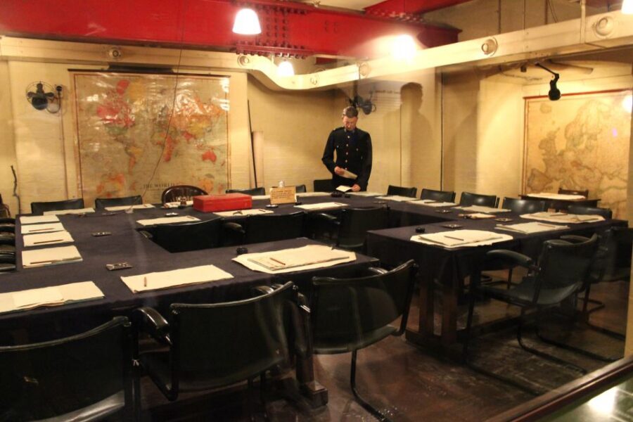 London: 30 Top Sights and Churchill War Rooms Tour - Westminster Abbey and the story behind the streets