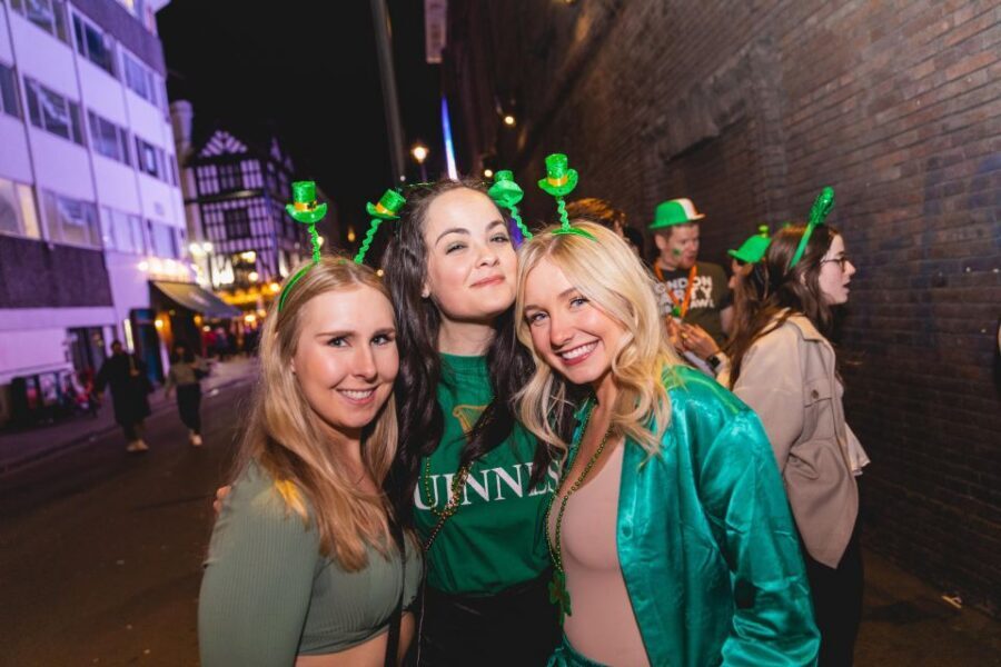 London: 4 Soho Nightclubs Crawl - Starting at Zoo Bar: How the Crawl Really Kicks Off