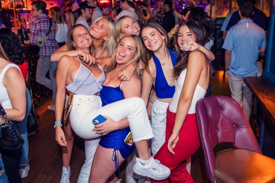 London: 4 Soho Nightclubs Crawl - Drink Deals: How to Use Them Without Getting Surprised