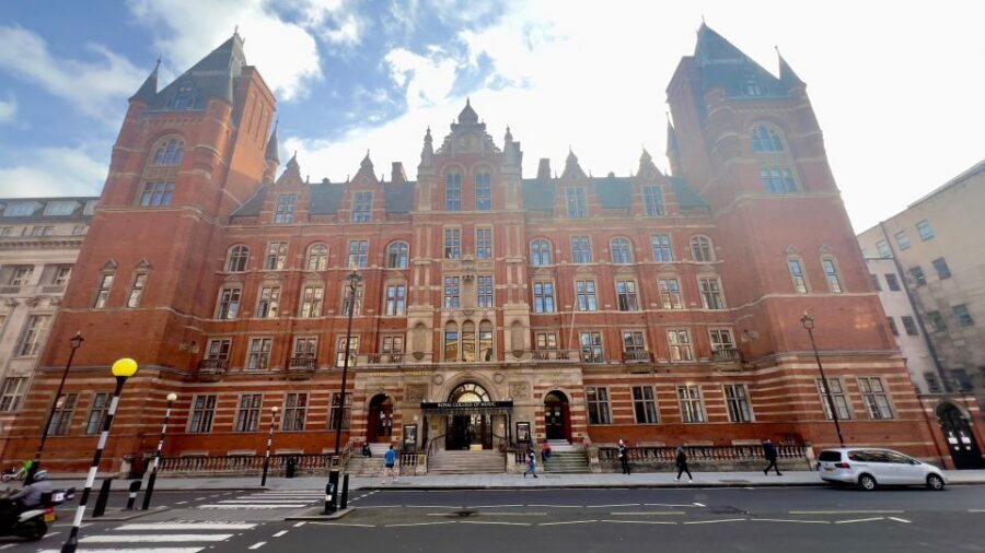 London: 5-Hour Private Tour with Pickup - Price and value: $555 for up to 4 people, and what that buys