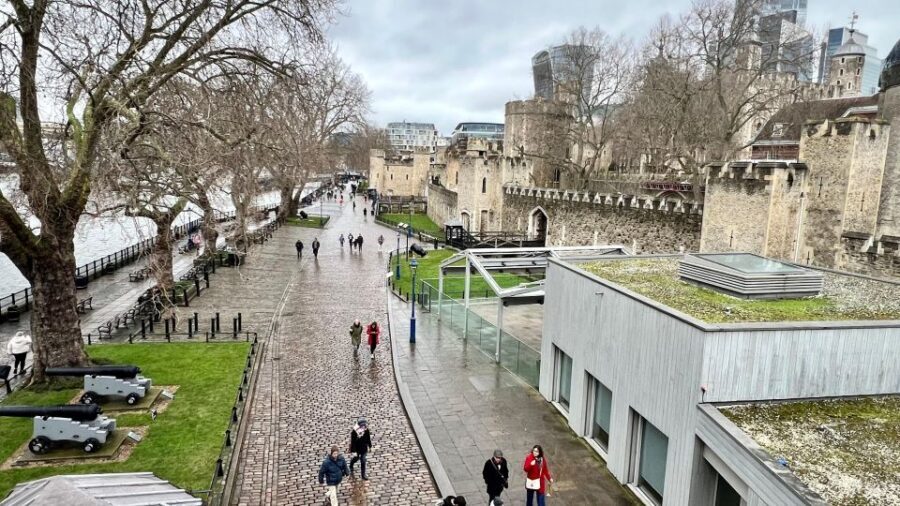 London: 5-Hour Private Tour with Pickup - Tower Bridge, Tower of London, and St Paul’s Cathedral in fast, photo-friendly hits