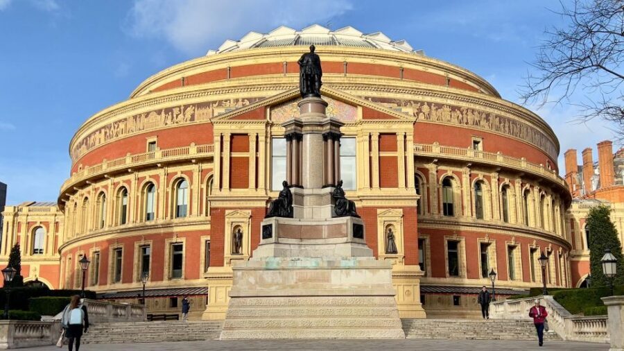 London: 5-Hour Private Tour with Pickup - Covent Garden and Trafalgar Square: street life and big central views