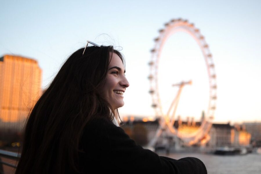 London: A Unique Photoshoot Experience at Famous Sites - Your Photographer’s Angle: Posing Help That Actually Helps
