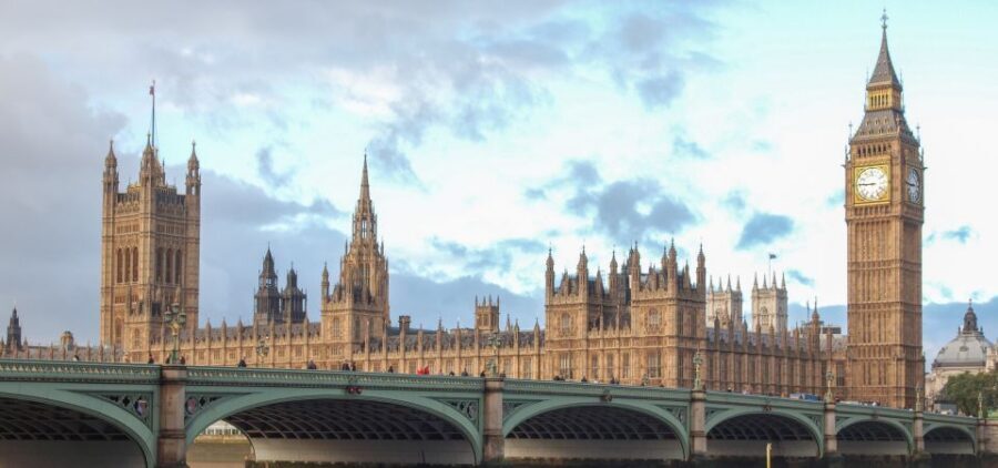 London: App-Based Walking Tour with 30 Stops - A self-paced London walking tour that still feels guided