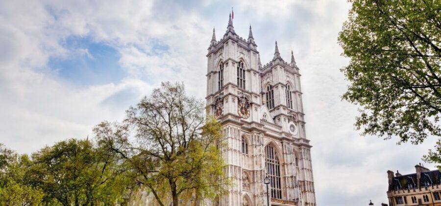 London: App-Based Walking Tour with 30 Stops - Millennium Bridge to Borough Market: modern engineering meets food energy