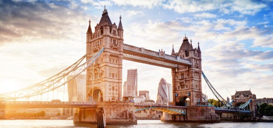 London: App-Based Walking Tour with 30 Stops - Getting started: app download, Wi‑Fi, and launch on site