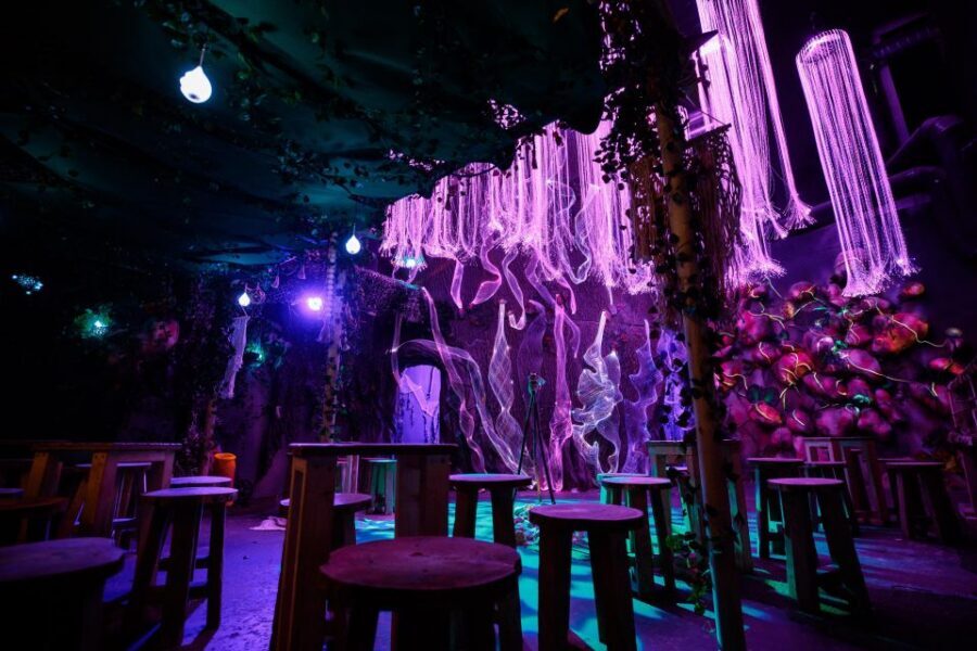 London: Avora New World Cocktail Experience with 3 Cocktails - How the set and projections do the heavy lifting
