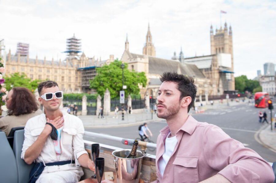 London: Bar Bus Tour by Tootbus - The Guide Makes It Feel Like a Show (Movie Facts Included)