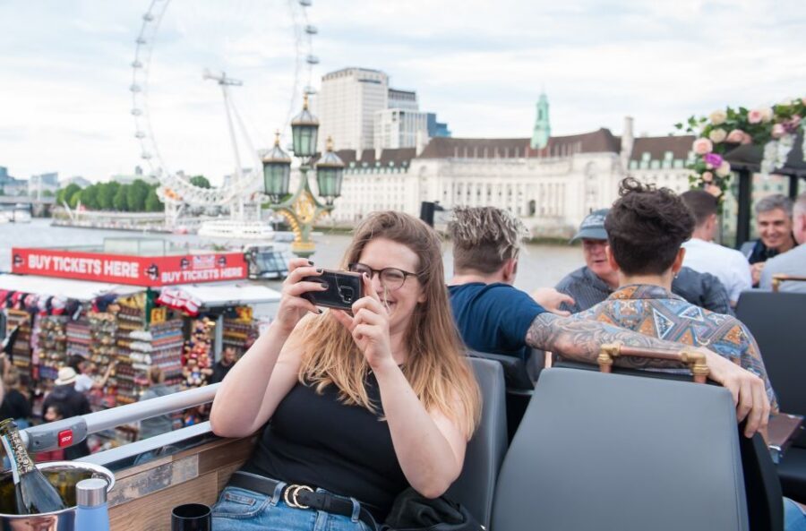 London: Bar Bus Tour by Tootbus - Your Two Drinks Included (Plus Extra If You Want It)